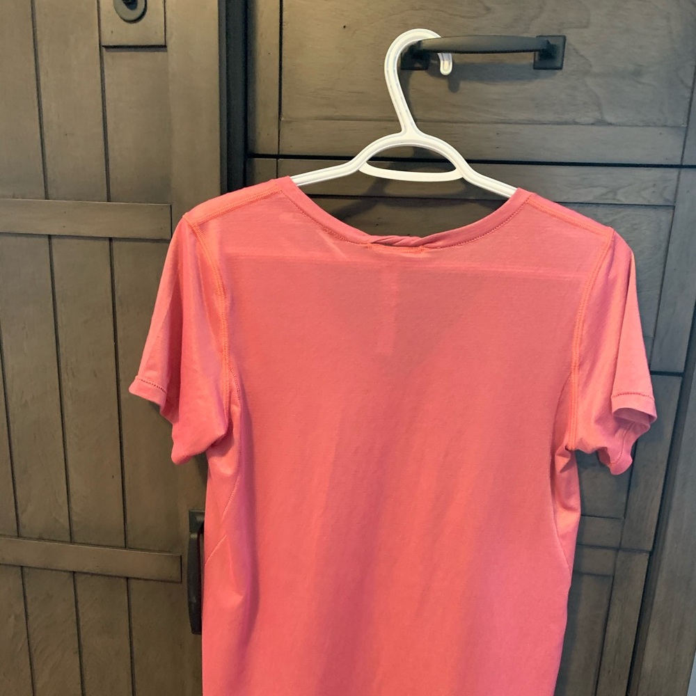 Lululemon tee - Picture 4 of 5